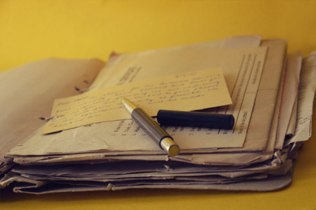 原來做網(wǎng)站的公司倒閉了，怎么辦？ old_files_pen_free_photo-457x304